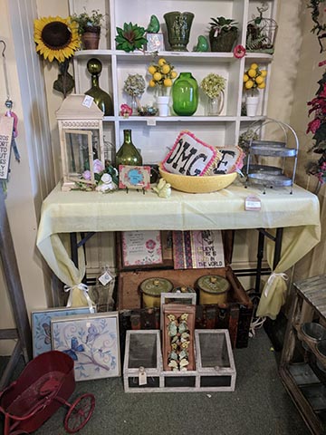 Assorted home decor items.